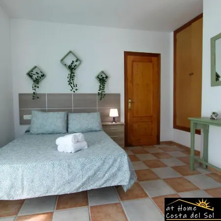 En El Centro De By At Costa Del Sol Нерха